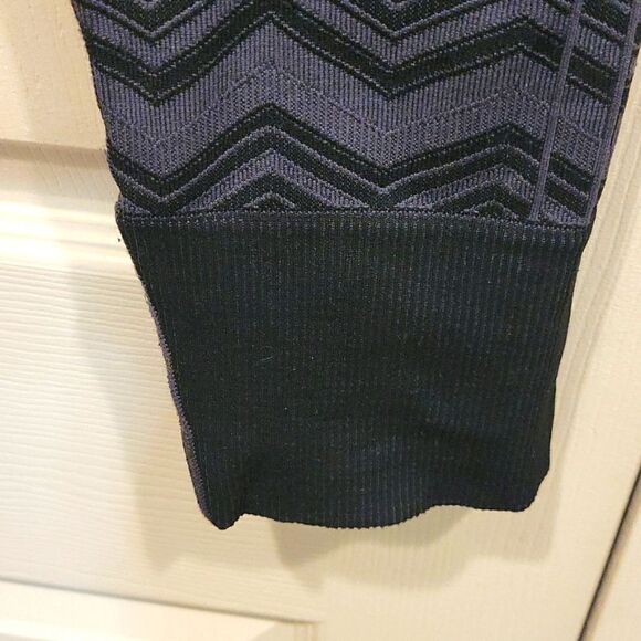 Lululemon Black and Gray Compression Leggings Size 4 - Picture 4 of 7